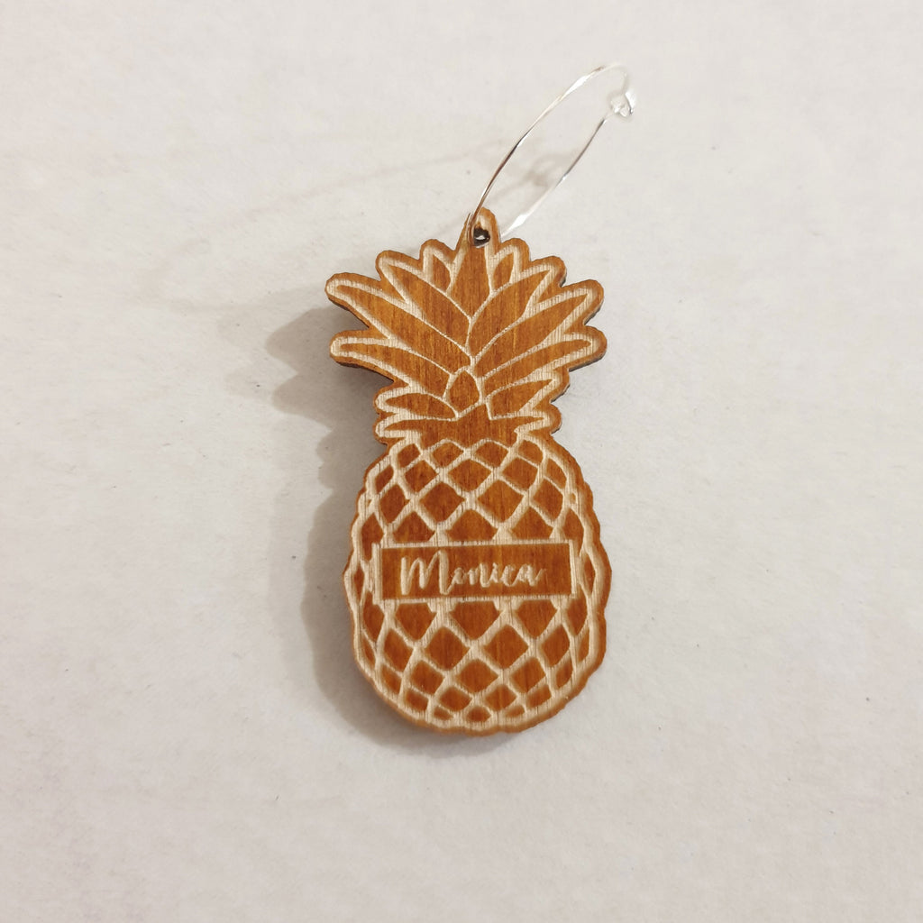 Personalized Pineapple Wine Charms: Engraved Hawaiian Wedding Favors
