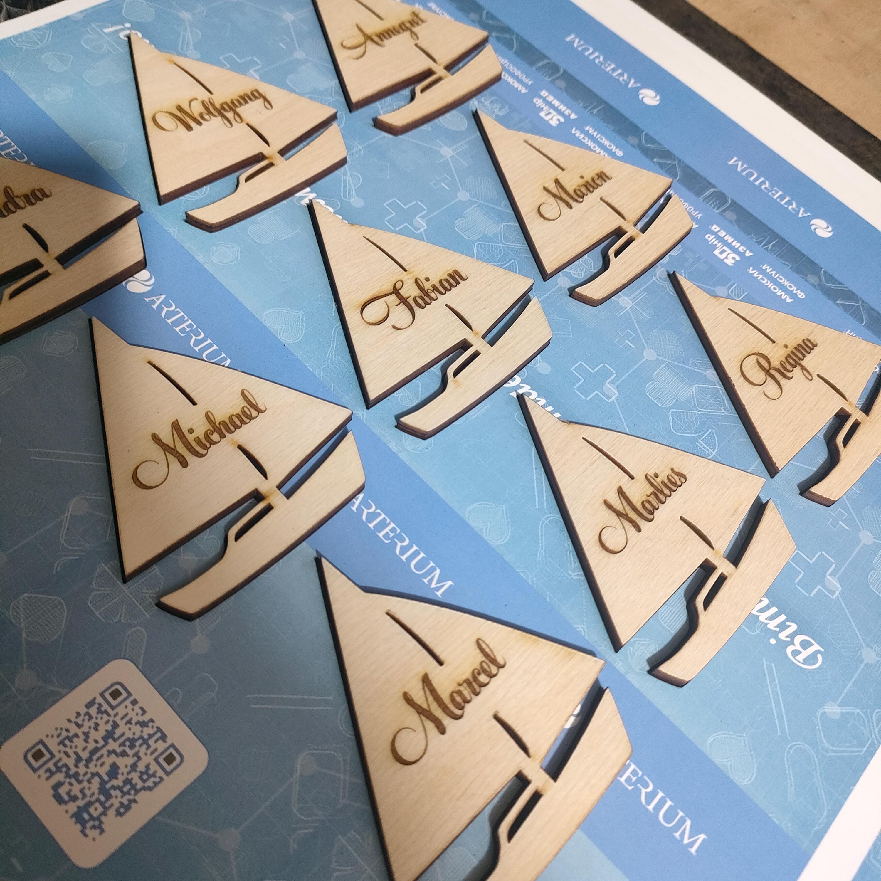 Boat Place Cards – Custom Wooden Table Name Signs, Personalized Nautical Wedding Decor