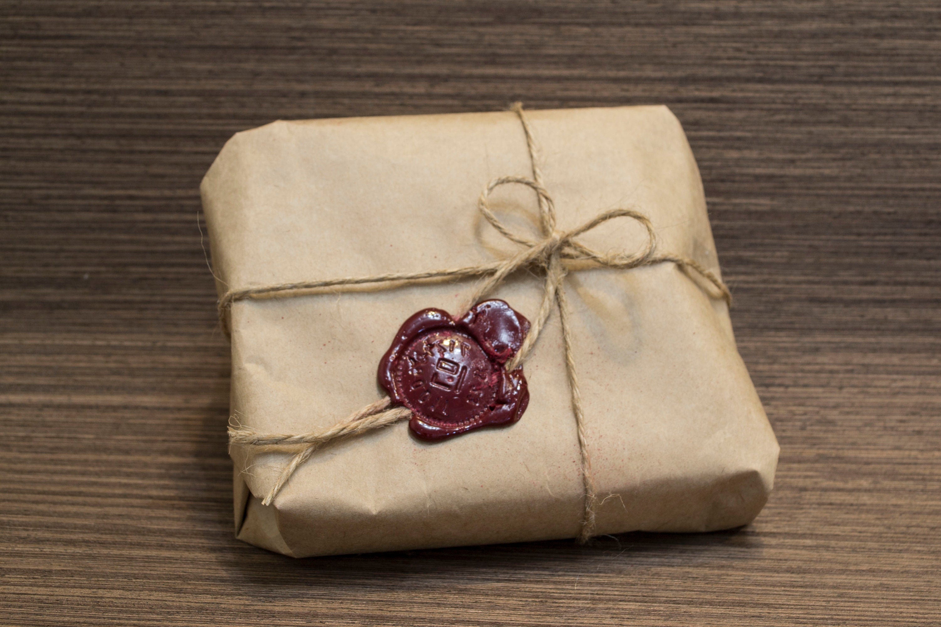 Engraved Floral Wooden Coaster Set: Elegant Home Decor - Set of 6