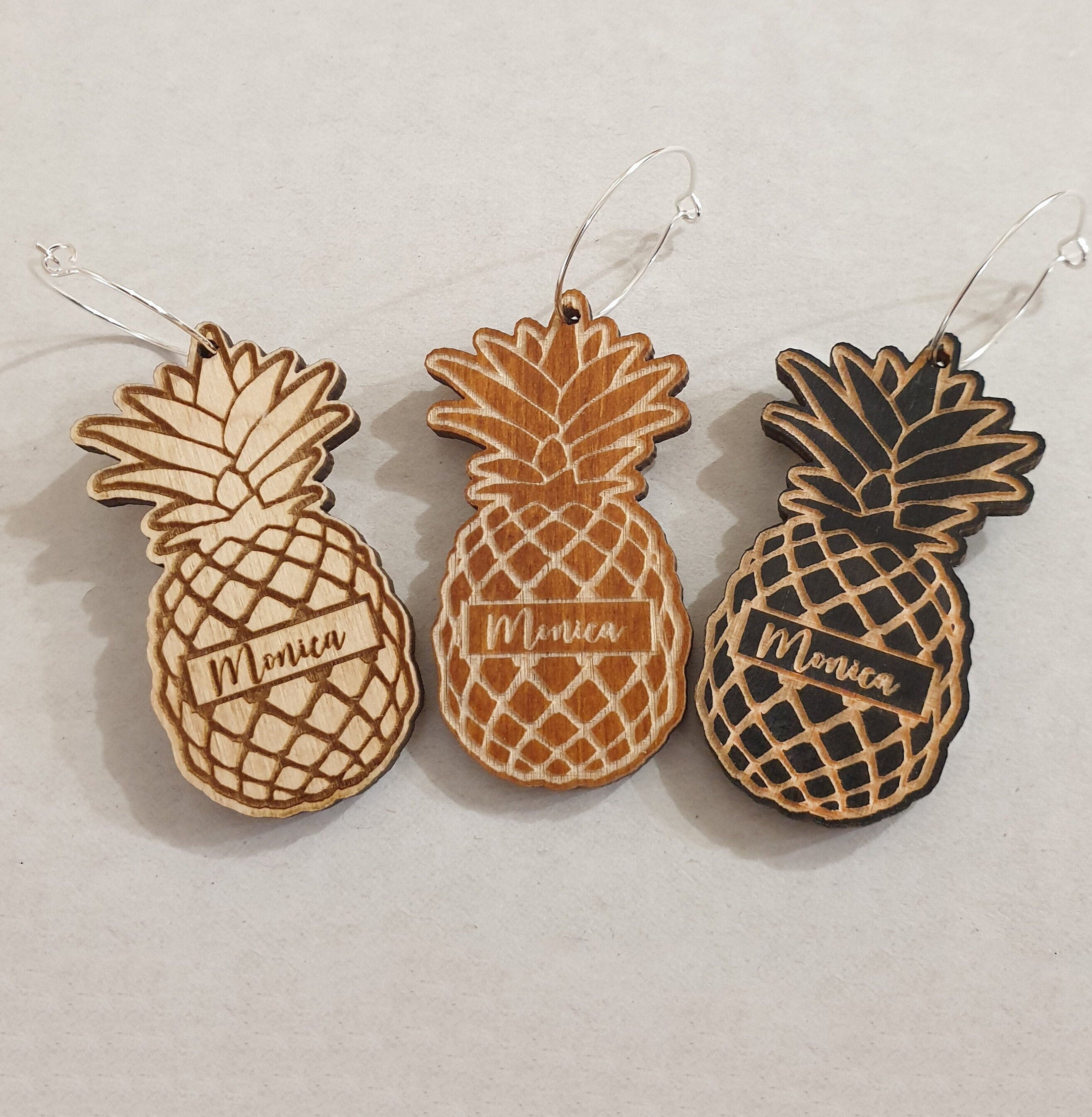 Personalized Pineapple Wine Charms: Engraved Hawaiian Wedding Favors