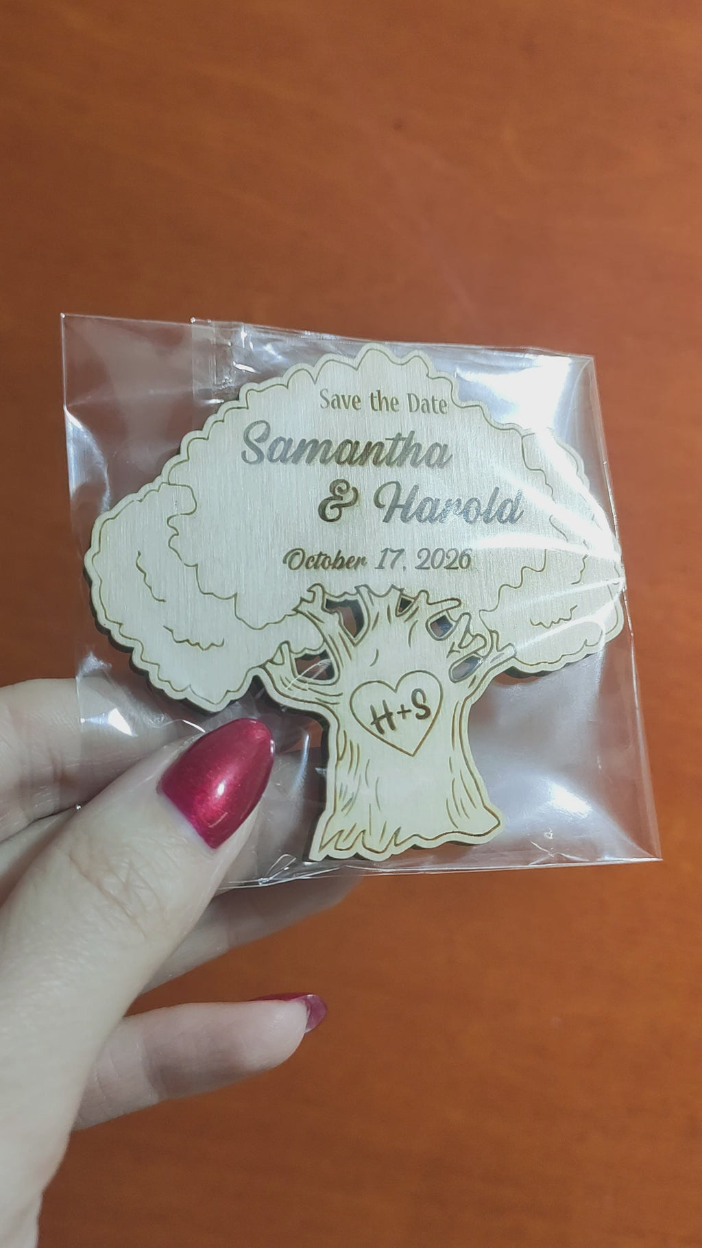 Personalized Oak Tree Wedding Favors — Custom Engraved Wooden Guest Keepsakes